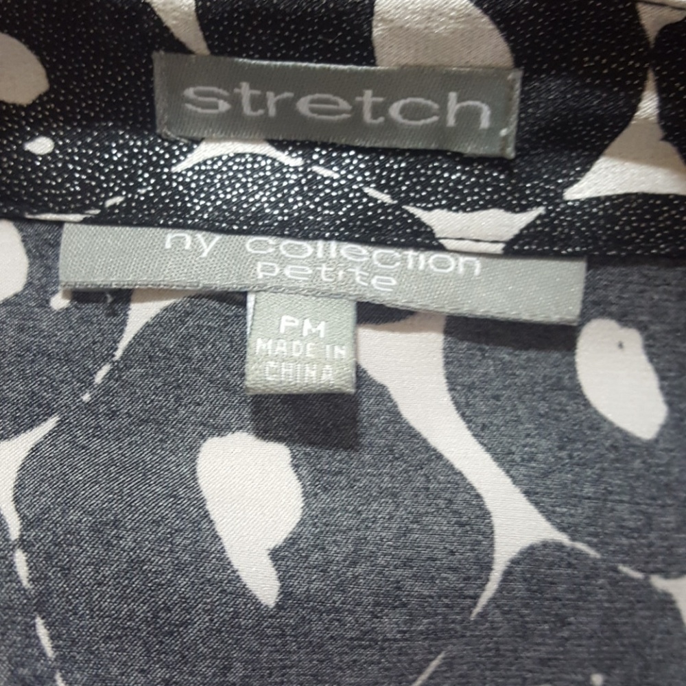 NY Collection Abstract Pattern Short Sleeves Button Down Black and White Top. M - Picture 8 of 8